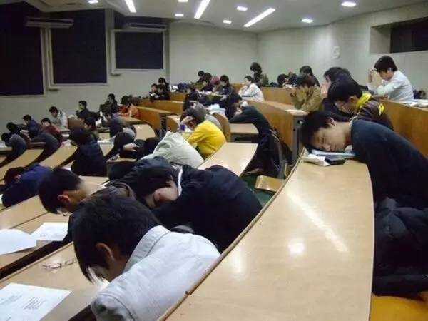 人民日报痛批：沉睡中的大学生：你不失业，天理难容！
